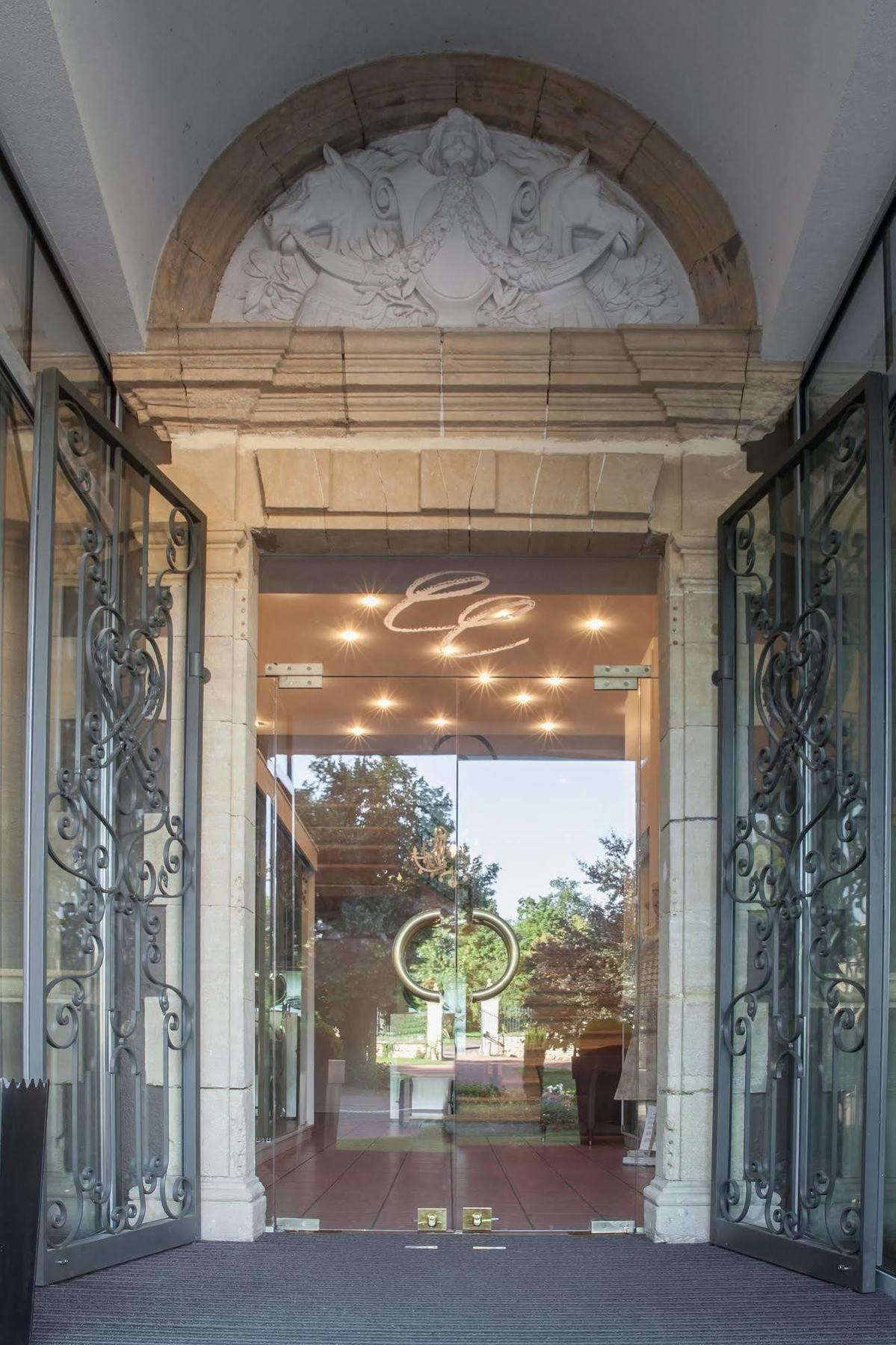 Chateau De Champlong Table Hotel **** Golf & Spa Villerest  Exterior foto