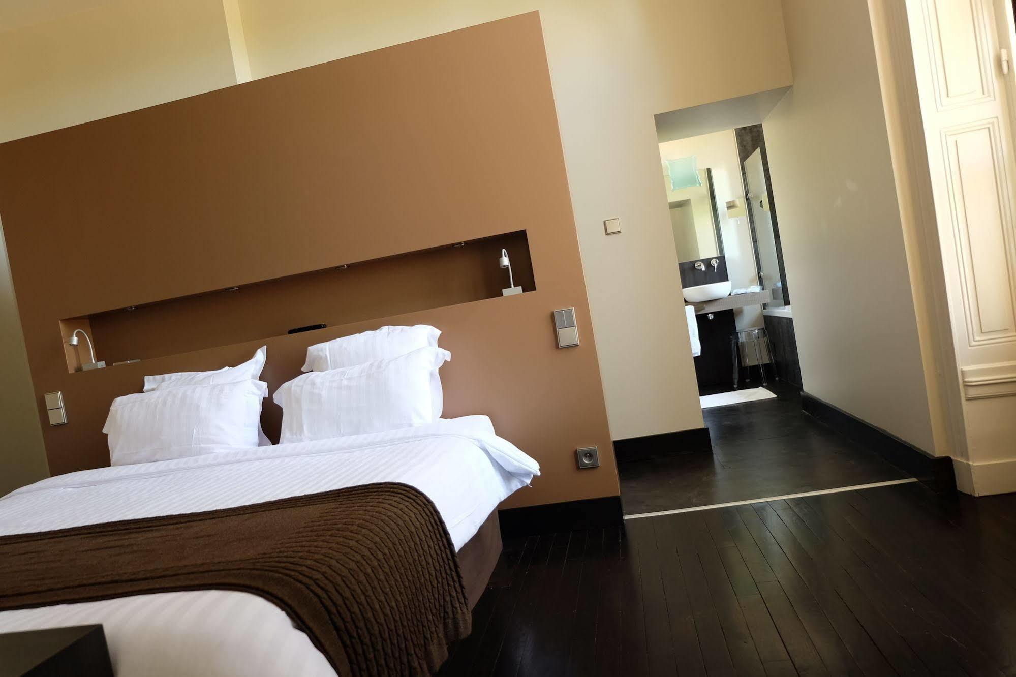 Chateau De Champlong Table Hotel **** Golf & Spa Villerest  Exterior foto
