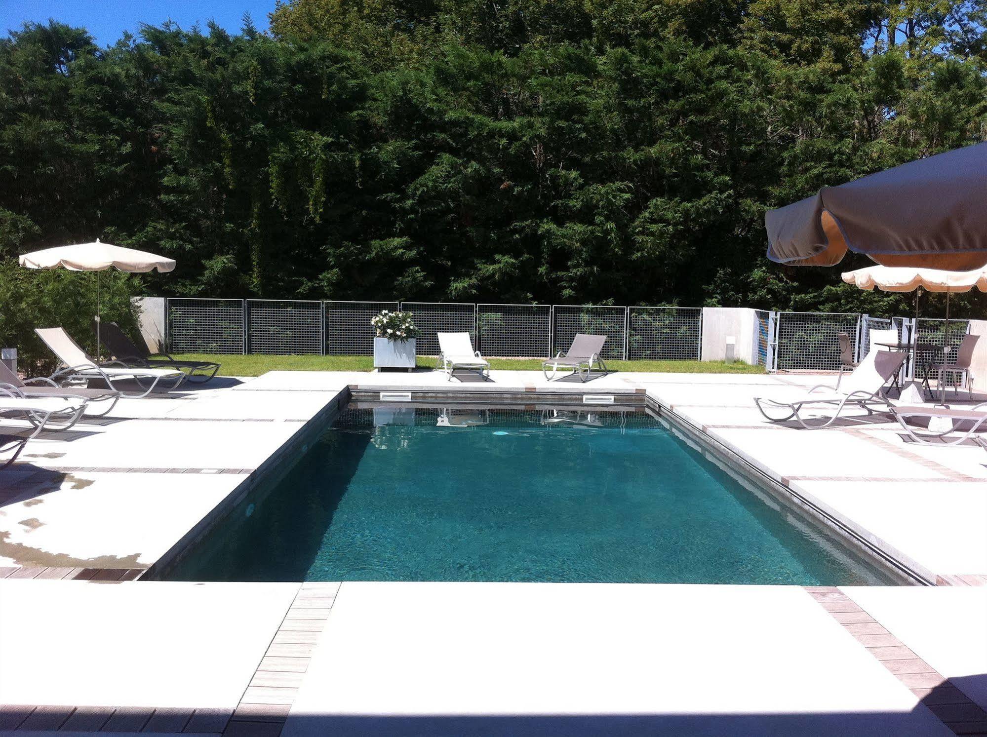 Chateau De Champlong Table Hotel **** Golf & Spa Villerest  Exterior foto